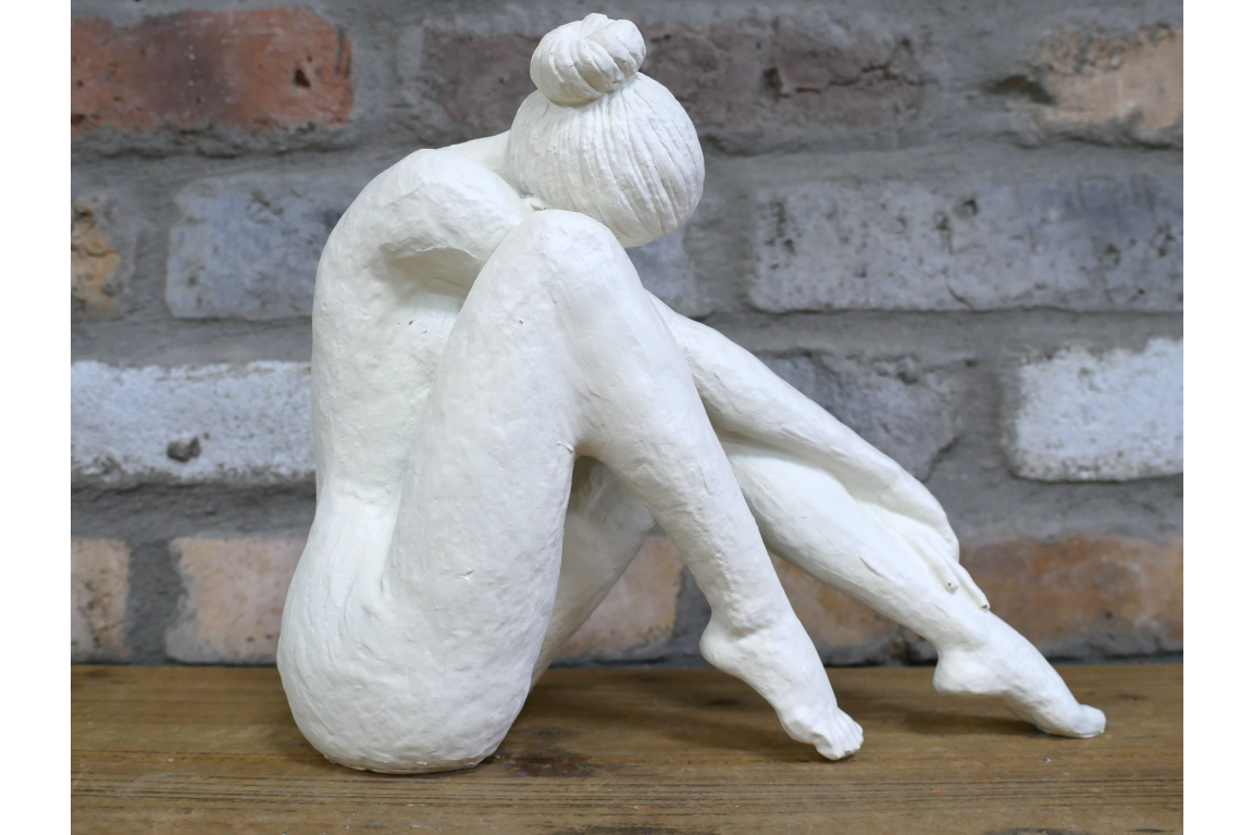 Cream lady statue with pointed toes pose stylish home decor