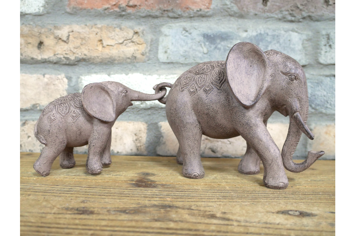 Elephant and baby elephant statue