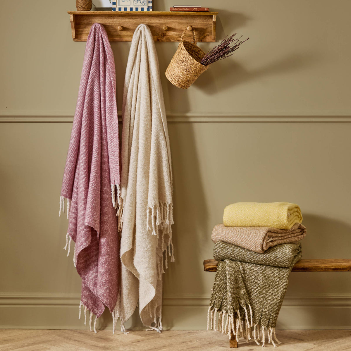 Isla Woven Tasselled Throw Cream: Cream / 130 x 180cm