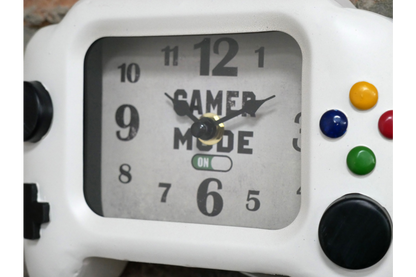 White gamers clock