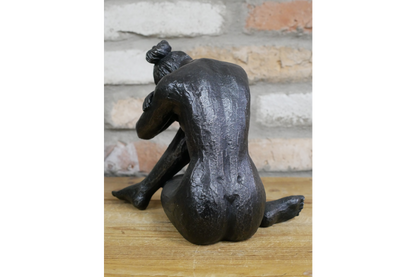 Medium size lady statue crossed leg