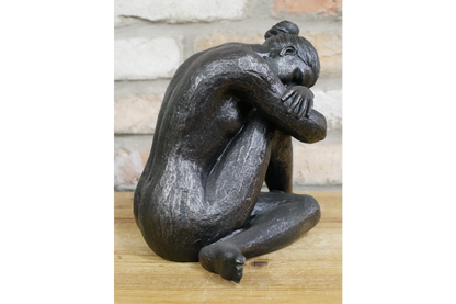 Medium size lady statue crossed leg