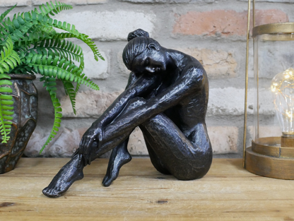 Medium size lady statue pointed toe