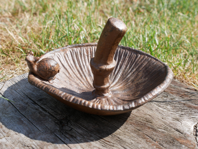 Metal Mushroom bird feeder with snail design for outdoor garden