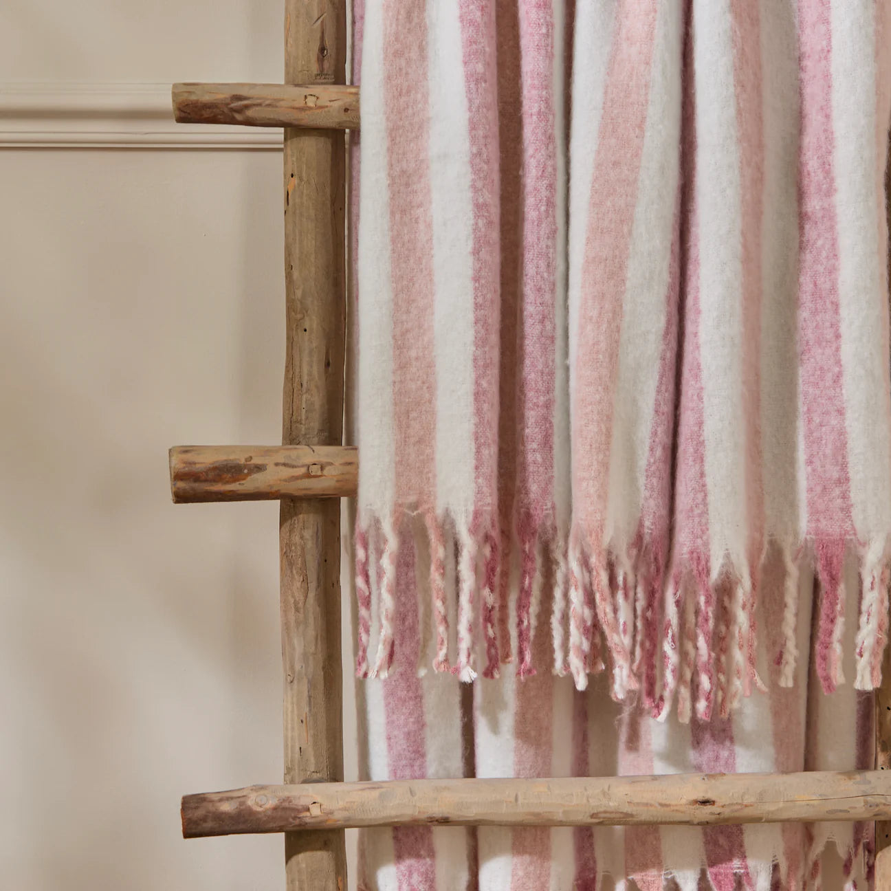 Soft woven pink stripe throw with tassels 140 x 180cm