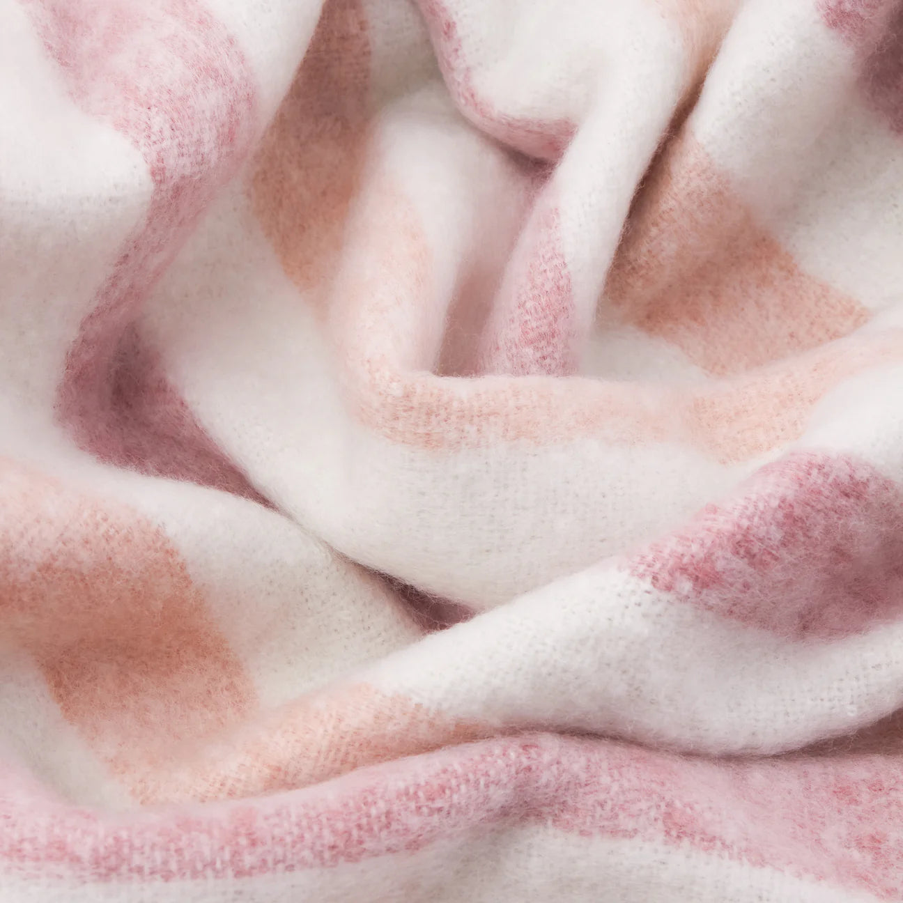 Soft woven pink stripe throw with tassels 140 x 180cm