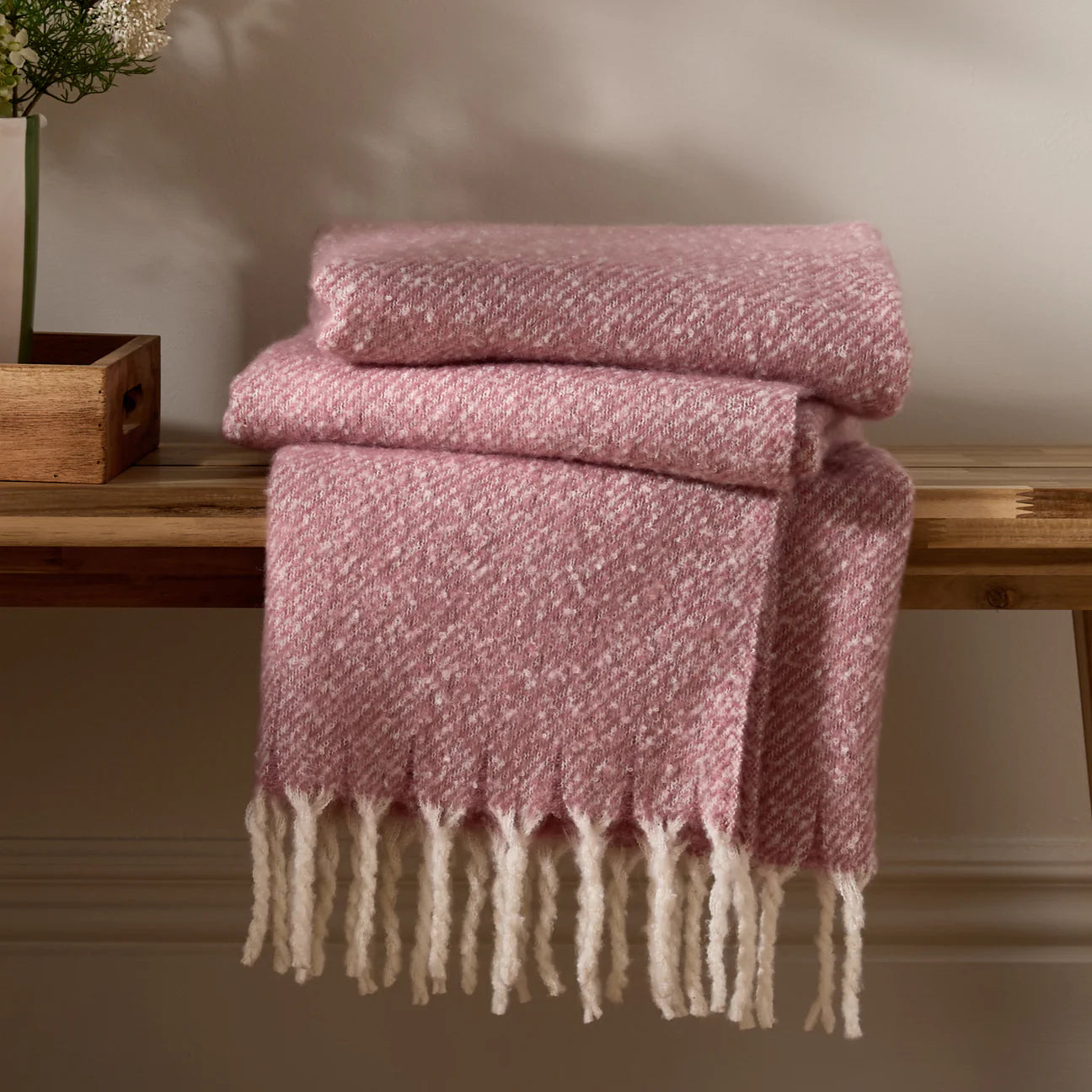 Isla soft woven pink tasseled throw