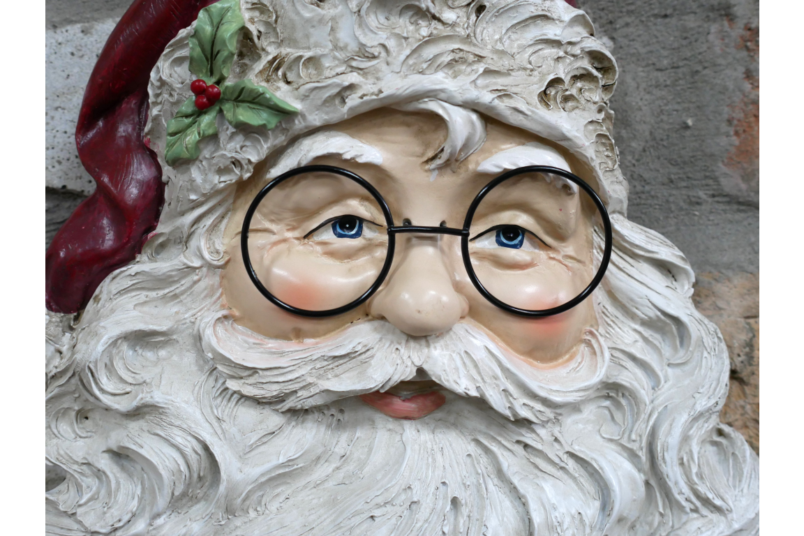Traditional Santa Wall Plaque with Glasses – Christmas Wall Decoration