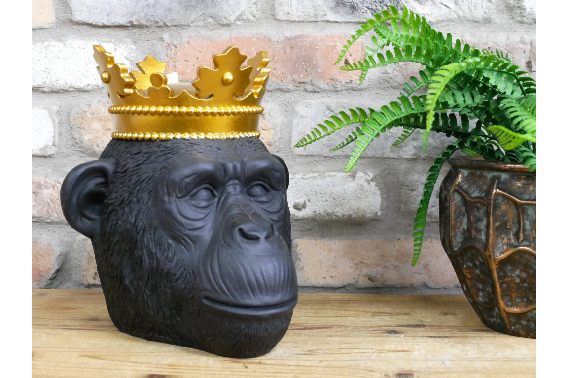 Crowned Gorilla Head Wall Decoration – Black & Gold Resin Wall Art – 26cm