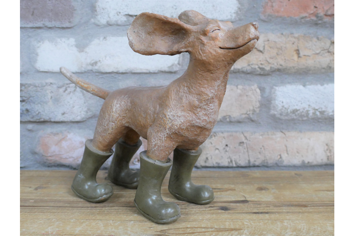 Dog in the wind statue