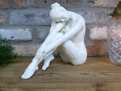 Cream lady statue with pointed toes pose stylish home decor